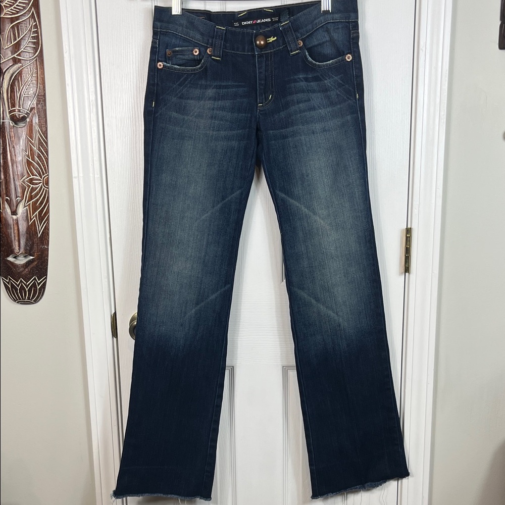 DKNY Jeans downtown, Brooklyn jean size 7. 94% cotton, 1% spandex. Raw hem,